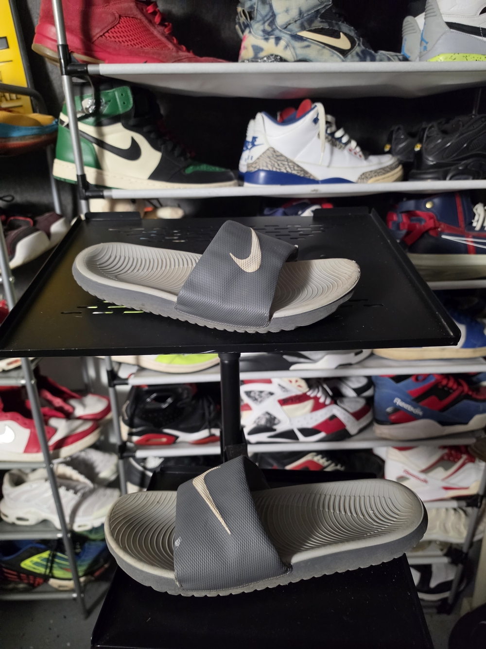 🔥 Nike Solarsoft Men's Size 10 Gray and Metallic Gold Slide Sandals